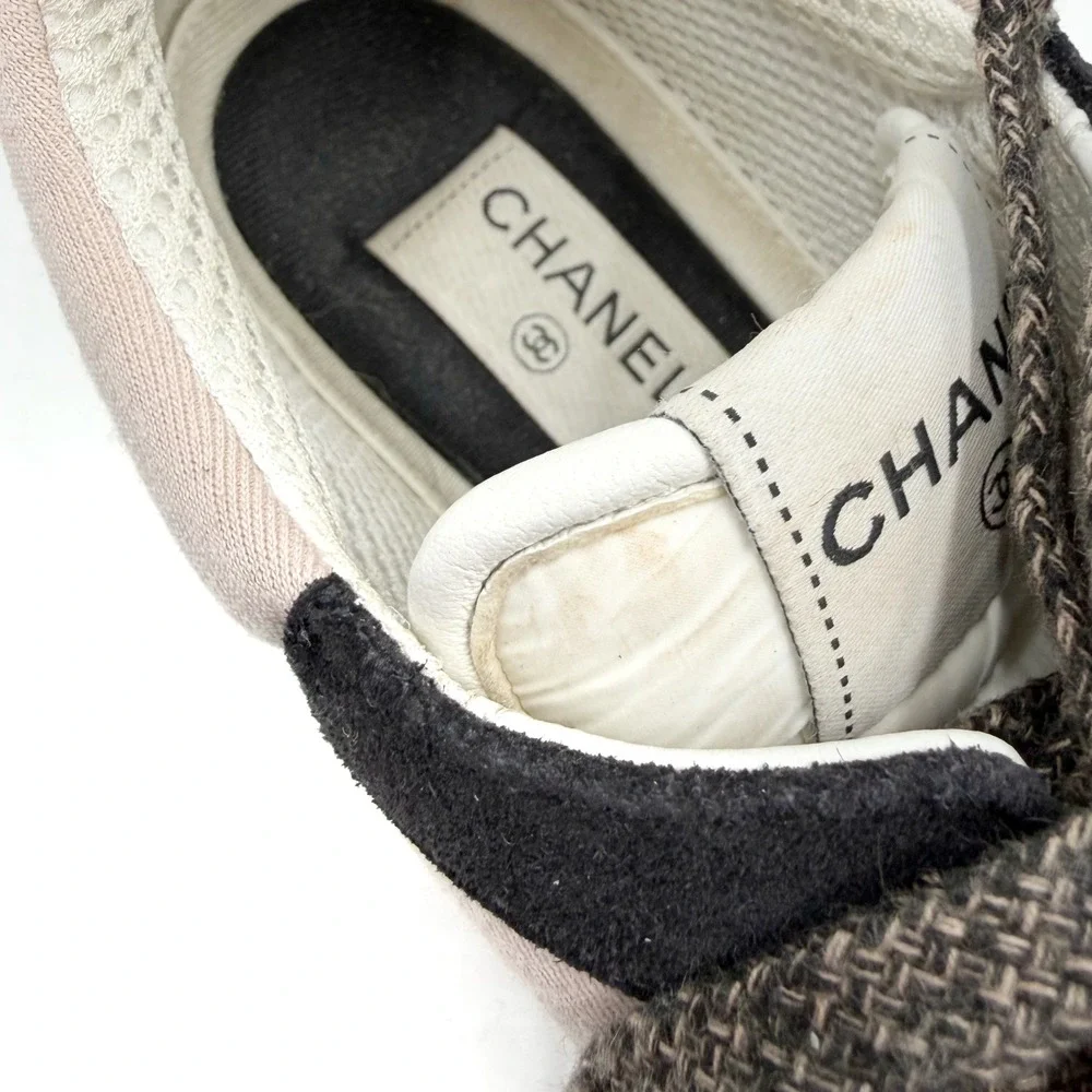 Chanel Suede CC Logo Sneakers Low Top Black Pink Lace-Up‎ Sz 40 / 10 Women